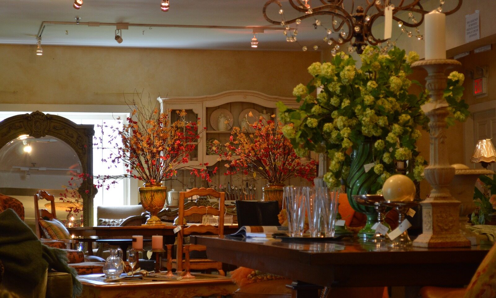 Showroom — dining room setting